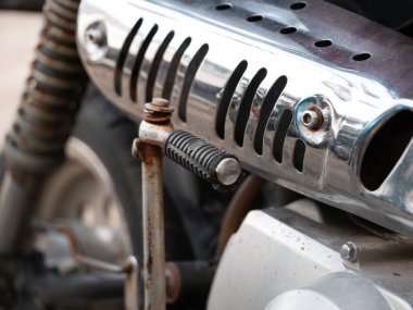 Motosiklet motoru bölüm kapalı garaj atölyesi mekanik bileşen endüstriyel çevre makro bakış açısı teknik ayrıntı