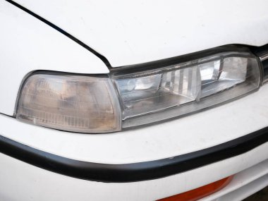 Otomotiv fotoğrafçılığı ayarları. Gün ışığı. Detaylı görüntü aracı bakımı içgörüsü.