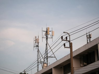 Telekomünikasyon altyapı kurulumu kentsel alan fotoğrafçılığı akşam gökyüzü panoramik görüş teknolojisi gelişmeleri