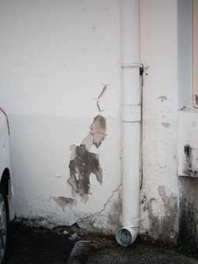 Duvar hasarı onarım olayı yerleşim alanı yapısal mesele kentsel çevre yakın çekim ev bakımı kavramı