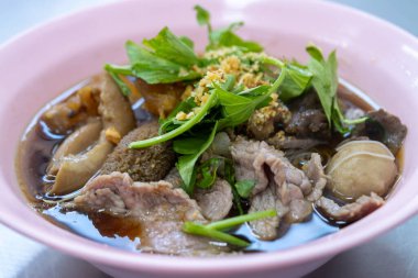 Otantik sığır etli şehriye çorbası sokak market yemek fotoğrafçılığı kentsel çekim yakın çekim aşçılık geleneği