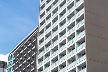 Modern apartman kompleksi şehir cephesi mimari fotoğrafçılık parlak atmosfer düzeyinde görünüm çağdaş tasarım