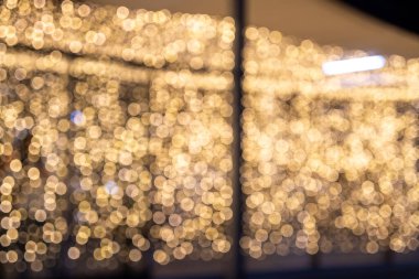 Şenlik ışıkları kentsel alan fotoğrafçılığını gece yakın çekim görüntüsünü aydınlatıcı neşeli anları gösterir