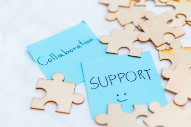 Takım dinamikleri için iş yeri ortamında işbirliği ve destek kavramsal imajlar yaratıcı perspektif