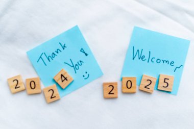 2024 'e teşekkür eden yeni yıl geçişi ve 2025 kurumsal ofis dijital içeriği dijital içeriği ilham verici bakış açısı