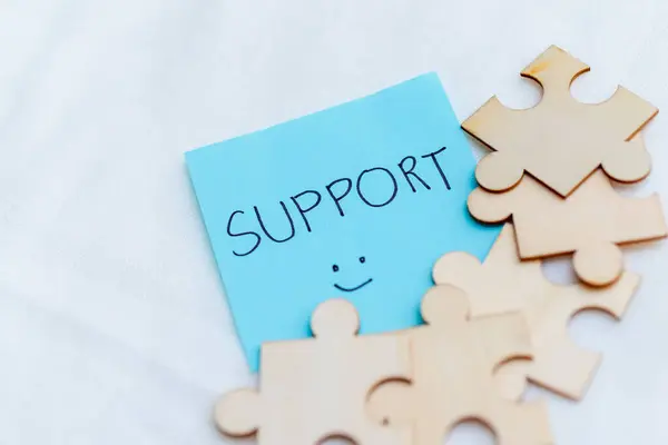 Destekleyici iş stratejileri ofis ortamı kavramsal görüntü olumlu titreşimler başarı için yakın plan büyüme zihniyeti