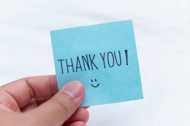 Teşekkür ederim, teslimat ofisi. Parlak bir jest, çevre, yakın plan iş minnettarlığı kavramı.