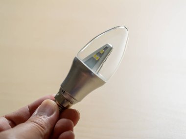 Yenilikçi öncü ampul ev yapımı ürün vitrini kapalı mekanda yakın çekim enerji verimliliği