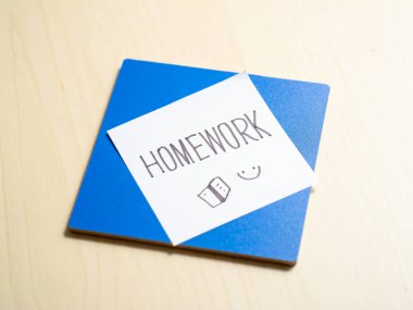 Eğitim alanı motivasyon ödevi hatırlatması üzerine yakın plan