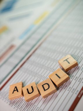 Şirket ofisleri için iş denetim sürecinin genel değerlendirmesi analitik görüşler