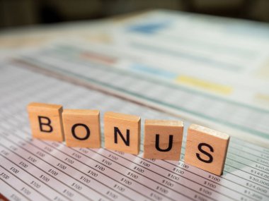 Mesleki ofis ortamlarında iş primlerine yönelik stratejik mali stratejiler