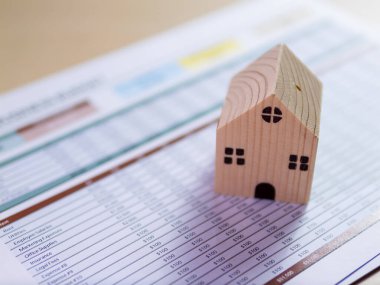 Emlak sektörü kararlarında finansal analizin önemini ayrıntılı veri değerlendirmesi yoluyla araştırın.