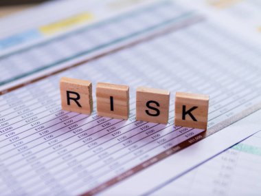 Etkili iş risk yönetimi stratejilerini ayrıntılı çizelgeler ve analizler yoluyla inceleyin.