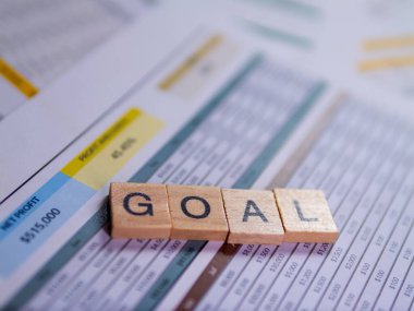 Stratejik planlamanın motive edici bir ofis ortamında görsel verileri kullanarak iş amaçlarına ulaşmada nasıl yardımcı olduğunu araştırın.