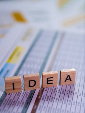 Yaratıcı iş fikirlerini, odaklanmış bir çalışma alanında buluşları teşvik eden görsellerle keşfetmek.