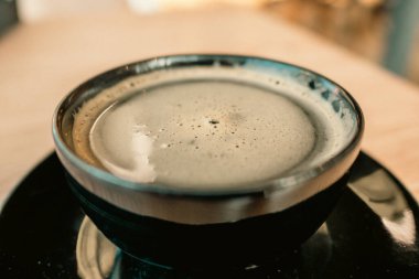 Kahve demleme deneyimi. Yakın plan çekimler. Sıcak atmosfer dokusu zevki.