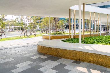 Büyüleyici bir kentsel alan keşfet. Yeşillik ile mimariyi harmanla..