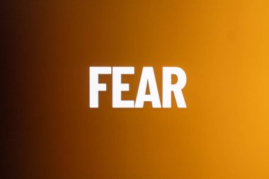 Deprem şehirleri ve duyguları etkileyen bölgeleri sarsırken, toplumlar yoğun korku ve endişeyle karşı karşıya kalıyor..