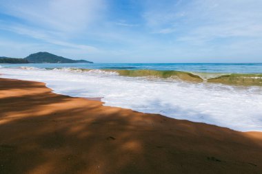 Dalgaların güzelliğini yakalayın tenha bir sahile çarpıp doğanın sükunetini vurgulayın..