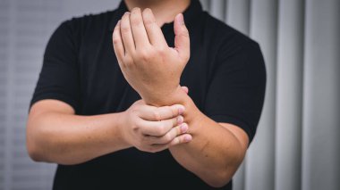 Ağrı kesici ve vücut sağlığı için kişisel bakım yoluyla etkili el masajı teknikleri keşfedin..