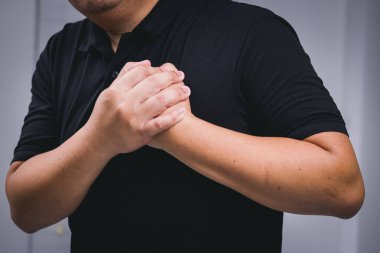 Vücut ağrısını hafifletmek ve sağlığını arttırmak için etkili el masajı teknikleri keşfedin..