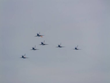 Bangkok, Tayland - 8 Mart 2025: Tayland Kraliyet Hava Kuvvetleri 88. kuruluş yıldönümünü Çin Hava Kuvvetleri 'nden askeri uçakların yer aldığı muhteşem bir hava gösterisiyle kutladı.