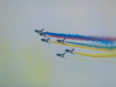 Bangkok, Tayland - 8 Mart 2025: Tayland Kraliyet Hava Kuvvetleri 'nin 1 Ağustos' taki 88. yıldönümü onuruna gerçekleştirdiği çarpıcı askeri uçaklar sergilendi.