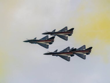 Bangkok, Tayland - 8 Mart 2025: Tayland Kraliyet Hava Kuvvetleri 'nin 88. kuruluş yıldönümünü 1 Ağustos' ta Çin Hava Kuvvetleri 'ne ait muhteşem hava gösterileri ve askeri uçaklarla kutlamak.