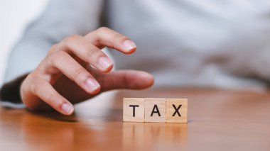 Tasarruflarınızı maksimuma çıkarmak ve doğru dosyalamayı sağlamak için vergi hazırlama için gerekli stratejileri araştırın.