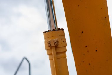 Hidrolik silindir aksiyon inşaat ekipmanları dış mekan endüstriyel yakın çekim perspektifi