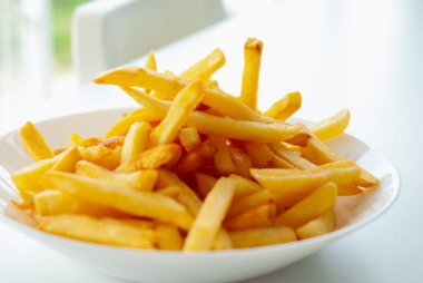 Lezzetli patates kızartması, mutfak masası, yemekler, yakın çevre, mutfak zevki.