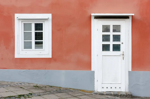 Detalj Fasaden Byggnad Med Väggen Målad Orange Och Dörr Och — Stockfoto