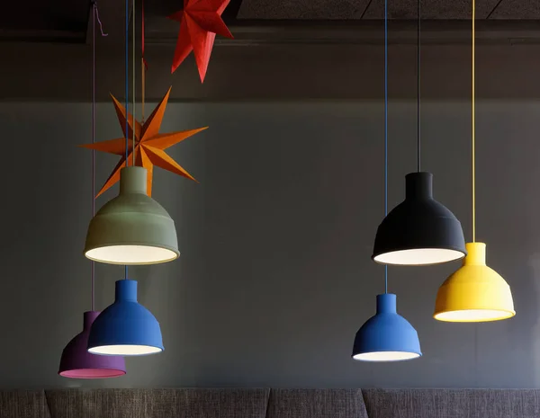 Dekoratif Yıldızlı Farklı Renkte Tavan Lambaları — Stok fotoğraf