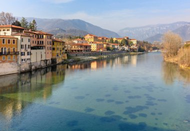 Brenta Nehri Bassano, İtalya 'nın ünlü köprüsünden görüldü.