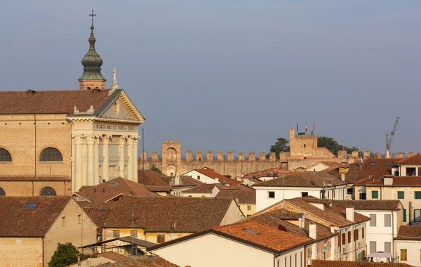 Panorama Města Cittadella Regionu Veneto Itálie Kostelem Popředí Středověkými Zdmi — Stock fotografie