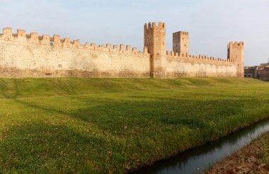 Montagnana, İtalya 'nın ortaçağ duvarları Avrupa' nın en iyi korunmuş duvarları arasındadır.