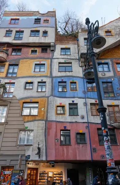 Vienna Oostenrijk Januari 2023 Kleurrijke Gevel Van Het Hundertwasser Huis Rechtenvrije Stockfoto's