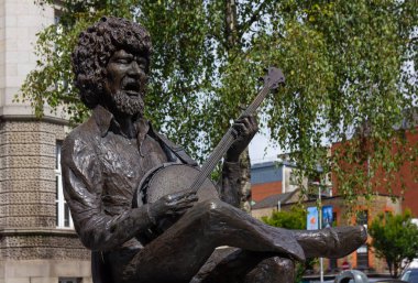 DUBLIN, İrlanda - 5 Ağustos 2023: Luke Kelly Dublin doğumlu şarkıcı, folk müzisyeni, aktör ve ünlü The Dubliners grubunun kurucu üyesi.