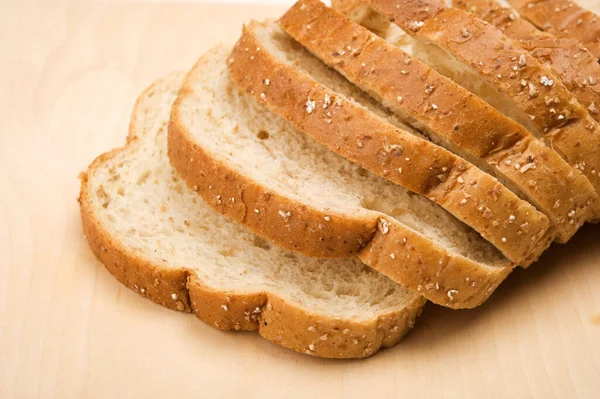 Pão Branco Fatiado Fundo Madeira — Fotografia de Stock