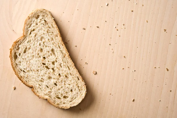 Шматочок Хліба Дерев Яному Столі — стокове фото