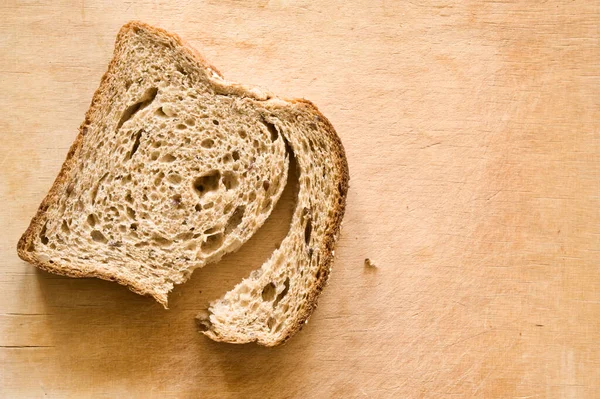 Хлеб Деревянной Доске — стоковое фото