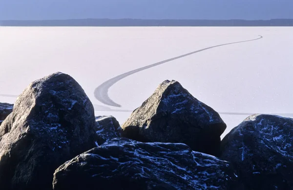 Rocas Playa Lago Congelado —  Fotos de Stock