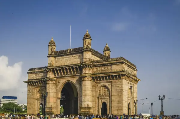 Güneşli bir günde Hindistan Anıtı 'nın Kapısı Mumbai, Maharashtra, Hindistan, Asya