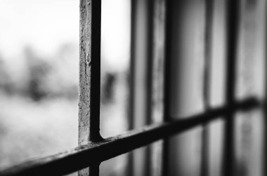 Izgaralı pencere - siyah ve beyaz