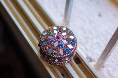 Tasarımlı dekoratif dairesel kutu