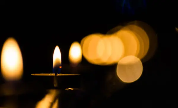 Diwali festivali sırasında lamba yakmak - bokeh arkaplan