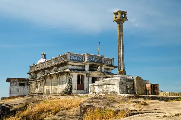 Kundadri 'deki antik bir Jain tapınağı, Shimoga Bölgesi, Karnataka