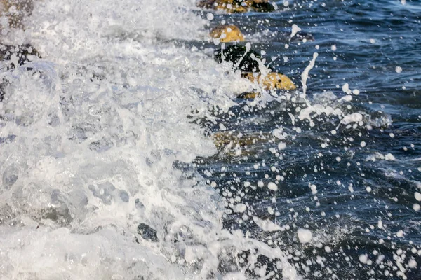 Prachtige Schuimende Golven Blauwe Zee Briljante Druppels Van Zee — Stockfoto