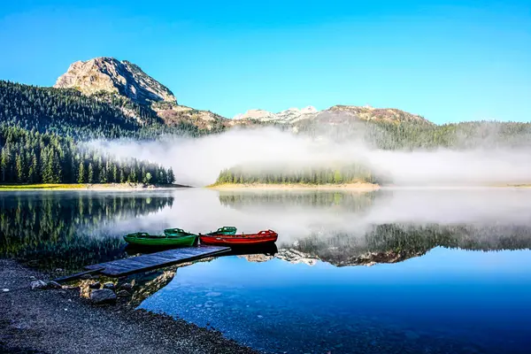 山の湖の朝でした モンテネグロのダーモーター山の黒い湖を見る Hdr イメージ ダイナミック レンジ — ストック写真