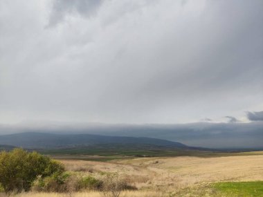 Steppe manzarası, muhteşem manzara, güzel bulutlar.
